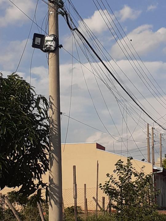 Foto 8 de 9 — Fios soltos causam preocupação com risco de acidentes em Araraquara